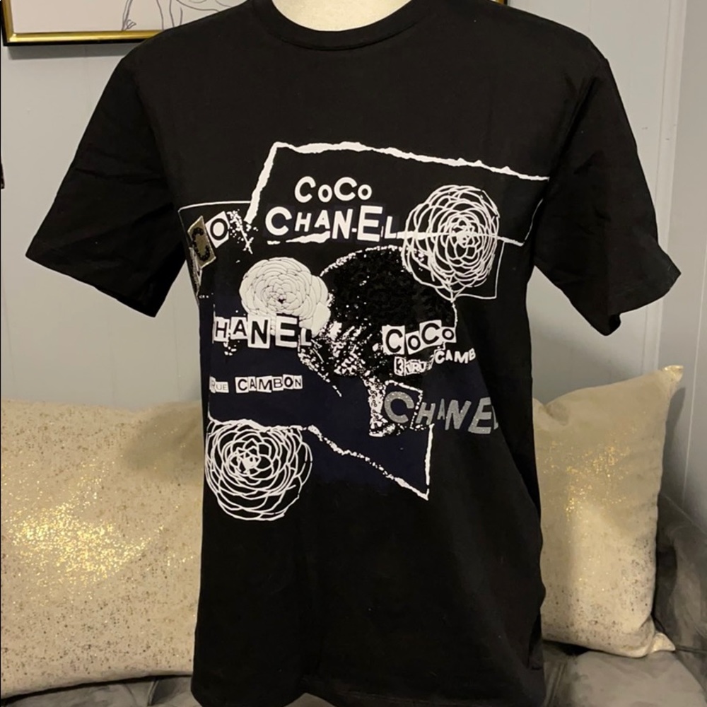 Black printed short sleeve tee size 38 (large)